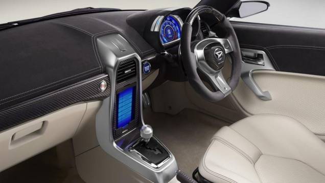 A transmissão será CVT, com borboletas para troca de marchas no volante | <a href="https://quatrorodas.abril.com.br/noticias/saloes/toquio-2013/daihatsu-revela-kopen-concept-758793.shtml" rel="migration">Leia mais</a> A transmissão será CVT, com borboletas para troca de marchas no volante | <a href="https://quatrorodas.abril.com.br/noticias/saloes/toquio-2013/daihatsu-revela-kopen-concept-758793.shtml" rel="migration">Leia mais</a>