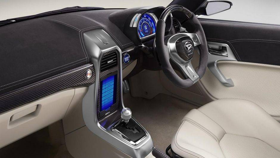 A transmiss&atilde;o ser&aacute; CVT, com borboletas para troca de marchas no volante | <a href="https://quatrorodas.abril.com.br/noticias/saloes/toquio-2013/daihatsu-revela-kopen-concept-758793.shtml" rel="migration">Leia mais</a>