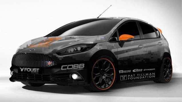 Tanner Foust Racing Fiesta ST | <a href="https://quatrorodas.abril.com.br/noticias/fabricantes/ford-levara-cinco-edicoes-especiais-fiesta-ao-sema-757477.shtml" rel="migration">Leia mais</a>