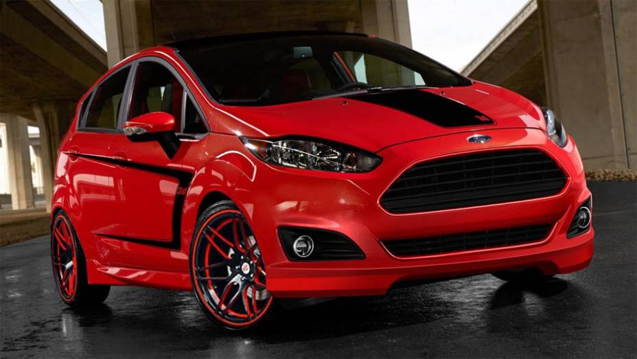 3dCarbon Fiesta | <a href="https://quatrorodas.abril.com.br/noticias/fabricantes/ford-levara-cinco-edicoes-especiais-fiesta-ao-sema-757477.shtml" rel="migration">Leia mais</a>