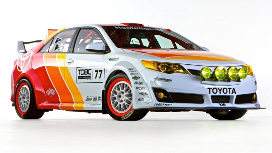 Toyota CamRally Camry | <a href="https://quatrorodas.abril.com.br/noticias/fabricantes/toyota-levara-conceitos-rali-aventura-ao-sema-show-758949.shtml" rel="migration">Leia mais</a>