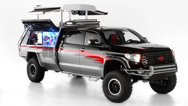 Toyota Lets Go Moto Tundra | <a href="https://quatrorodas.abril.com.br/noticias/fabricantes/toyota-levara-conceitos-rali-aventura-ao-sema-show-758949.shtml" rel="migration">Leia mais</a>