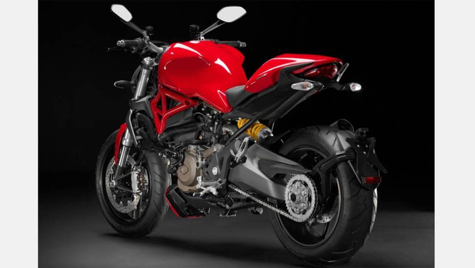 Modelo conta com a segunda geração do motor Testastretta 11° DS de 1200cc da Multistrada | <a href="https://quatrorodas.abril.com.br/moto/noticias/ducati-revela-monster-1200-2014-759325.shtml" rel="migration">Leia mais</a>