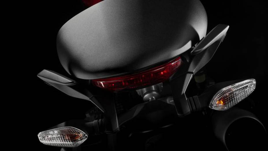 O modelo também tem controle de tração com oito posições | <a href="https://quatrorodas.abril.com.br/moto/noticias/ducati-revela-monster-1200-2014-759325.shtml" rel="migration">Leia mais</a>