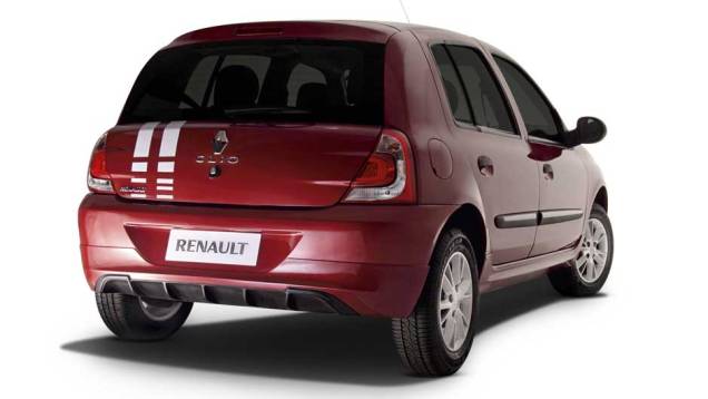 Na parte traseira, apenas as lanternas ganharam novos refletores | <a href="https://quatrorodas.abril.com.br/carros/lancamentos/renault-clio-2013-717925.shtml" rel="migration">Leia mais</a> Na parte traseira, apenas as lanternas ganharam novos refletores | <a href="https://quatrorodas.abril.com.br/carros/lancamentos/renault-clio-2013-717925.shtml" rel="migration">Leia mais</a>