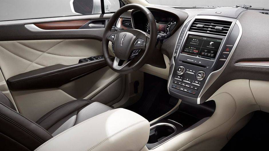Por sinal, as vers&otilde;es com tra&ccedil;&atilde;o integral tamb&eacute;m contar&atilde;o com a nova suspens&atilde;o adaptativa desenvolvida pela marca | <a href="https://quatrorodas.abril.com.br/noticias/fabricantes/lincoln-mkc-apresentado-760137.shtml" rel="migration">Leia mais</a>