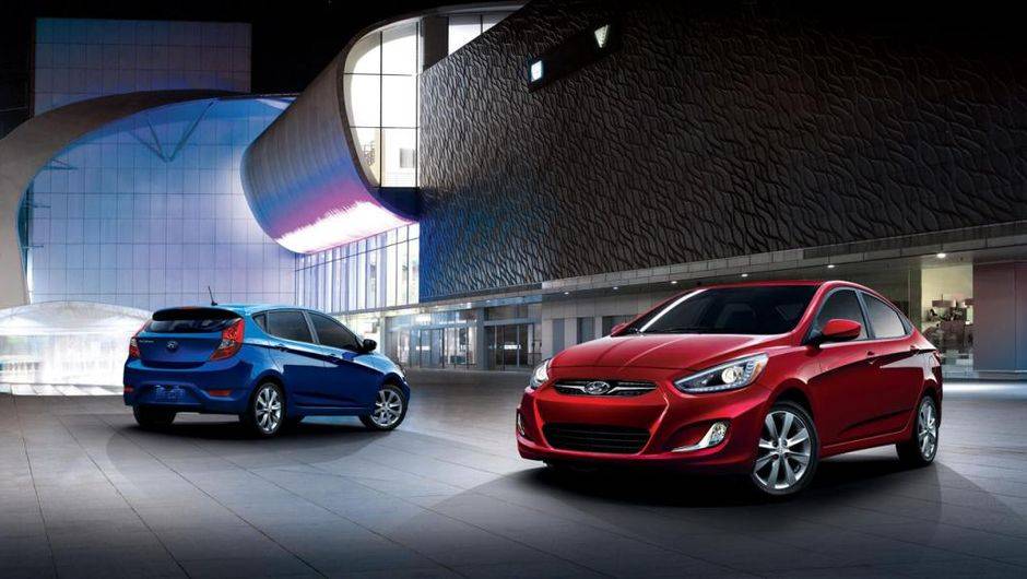 A Hyundai revelou o modelo 2014 do Accent, tanto na variante hatch quanto na sed&atilde; | <a href="https://quatrorodas.abril.com.br/noticias/fabricantes/hyundai-mostra-accent-2014-760458.shtml" rel="migration">Leia mais</a>