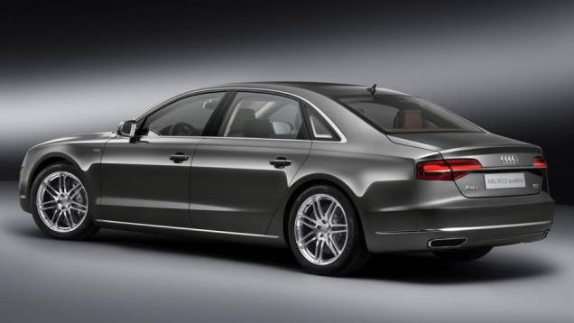 Apenas 50 unidades serão fabricadas, todas elas equipadas com motor 6.0 W12 de 493 cavalos de potência e contando com espaço entre-eixos alongado | <a href="https://quatrorodas.abril.com.br/noticias/fabricantes/audi-produzira-a8-exclusive-760263.shtml" rel="migration">Lei</a> Apenas 50 unidades serão fabricadas, todas elas equipadas com motor 6.0 W12 de 493 cavalos de potência e contando com espaço entre-eixos alongado | <a href="https://quatrorodas.abril.com.br/noticias/fabricantes/audi-produzira-a8-exclusive-760263.shtml" rel="migration">Lei</a>
