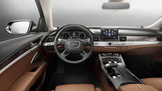 A proposta da edição é trazer um acabamento ainda mais refinado do que o A8 L convencional | <a href="https://quatrorodas.abril.com.br/noticias/fabricantes/audi-produzira-a8-exclusive-760263.shtml" rel="migration">Leia mais</a> A proposta da edição é trazer um acabamento ainda mais refinado do que o A8 L convencional | <a href="https://quatrorodas.abril.com.br/noticias/fabricantes/audi-produzira-a8-exclusive-760263.shtml" rel="migration">Leia mais</a>