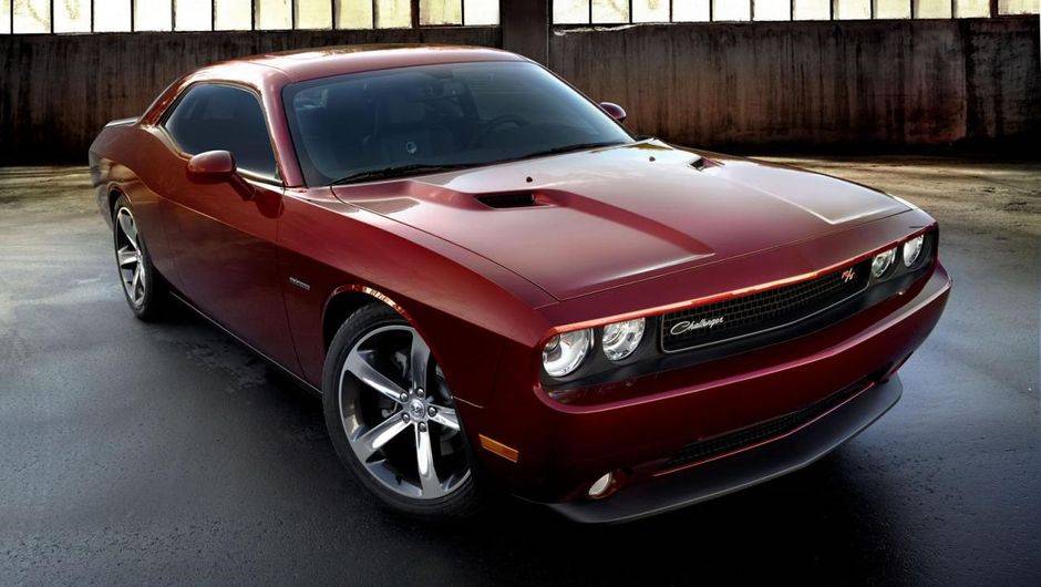 J&aacute; o Challenger possui as mesmas modifica&ccedil;&otilde;es na grade frontal e as mesmas rodas de 20 polegadas | <a href="https://quatrorodas.abril.com.br/noticias/saloes/los-angeles-2013/dodge-celebra-centenario-edicao-especial-charger-challenger-760678.shtml" rel="migration">Leia mai</a>