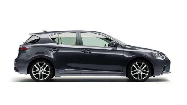 O hatch passou por facelift e foi mostrado em Guangzhou | <a href="https://quatrorodas.abril.com.br/noticias/fabricantes/lexus-revela-primeiras-imagens-ct-200h-2014-760057.shtml" rel="migration">Leia mais</a> O hatch passou por facelift e foi mostrado em Guangzhou | <a href="https://quatrorodas.abril.com.br/noticias/fabricantes/lexus-revela-primeiras-imagens-ct-200h-2014-760057.shtml" rel="migration">Leia mais</a>