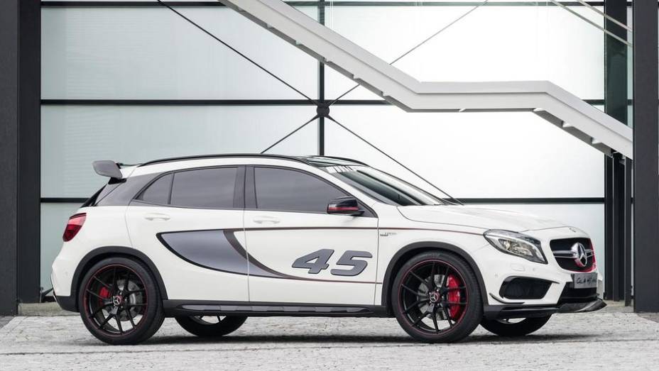 O conceitual tem visual mais ousado do que o GLA convencional, com para-choques modificados... | <a href="https://quatrorodas.abril.com.br/noticias/saloes/los-angeles-2013/mercedes-benz-revela-gla-45-amg-concept-760785.shtml" rel="migration">Leia mais</a>