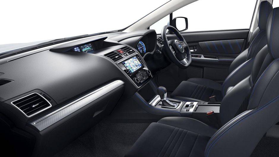 Na cabine, o LEVORG apresenta acabamento em black piano com detalhes met&aacute;licos, assim como duas telas de 3,5 polegadas | <a href="https://quatrorodas.abril.com.br/noticias/saloes/toquio-2013/subaru-apresenta-prototipo-levorg-760736.shtml" rel="migration">Leia mais</a>