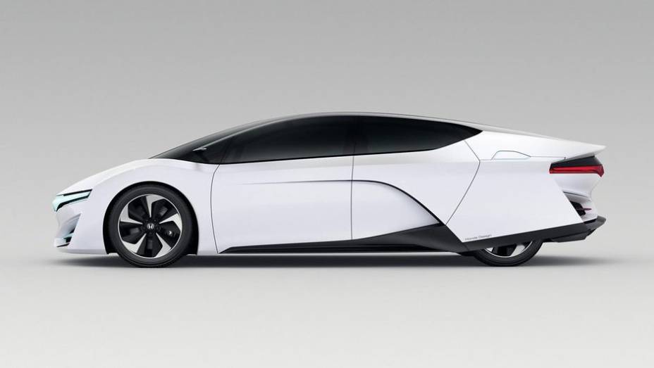 A autonomia do veículo é de 482 km | <a href="https://quatrorodas.abril.com.br/noticias/saloes/los-angeles-2013/honda-revela-fcev-concept-760821.shtml" rel="migration">Leia mais</a>