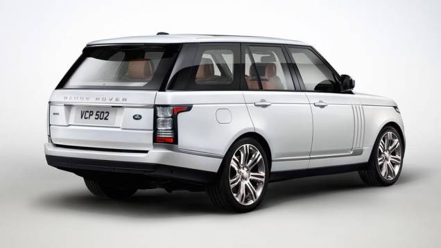 A chegada do Range Rover Autobiography Black LWB ao mercado global está prevista para março de 2014 | <a href="https://quatrorodas.abril.com.br/noticias/saloes/los-angeles-2013/range-rover-autobiography-black-lwb-revelado-760867.shtml" rel="migration">Leia mais</a> A chegada do Range Rover Autobiography Black LWB ao mercado global está prevista para março de 2014 | <a href="https://quatrorodas.abril.com.br/noticias/saloes/los-angeles-2013/range-rover-autobiography-black-lwb-revelado-760867.shtml" rel="migration">Leia mais</a>