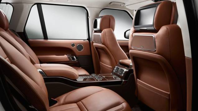 Na prática, são 14 cm a mais para os passageiros do banco traseiro | <a href="https://quatrorodas.abril.com.br/noticias/saloes/los-angeles-2013/range-rover-autobiography-black-lwb-revelado-760867.shtml" rel="migration">Leia mais</a> Na prática, são 14 cm a mais para os passageiros do banco traseiro | <a href="https://quatrorodas.abril.com.br/noticias/saloes/los-angeles-2013/range-rover-autobiography-black-lwb-revelado-760867.shtml" rel="migration">Leia mais</a>