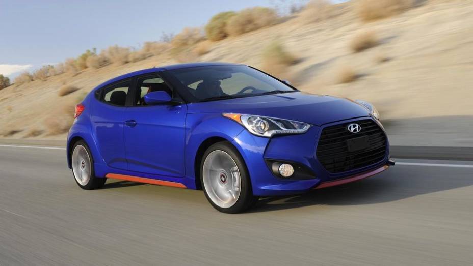 A Hyundai exibiu, agora, a versão R-Spec do hatch Veloster | <a href="https://quatrorodas.abril.com.br/noticias/saloes/los-angeles-2013/hyundai-mostra-veloster-r-spec-760833.shtml" rel="migration">Leia mais</a>