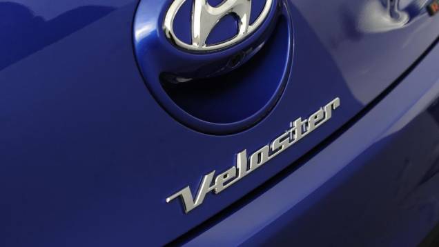 A produção do Veloster R-Spec começará ainda em 2013, mas sua chegada ao mercado norte-americano ocorrerá apenas em fevereiro do próximo ano | <a href="https://quatrorodas.abril.com.br/noticias/saloes/los-angeles-2013/hyundai-mostra-veloster-r-spec-760833." rel="migration"></a>