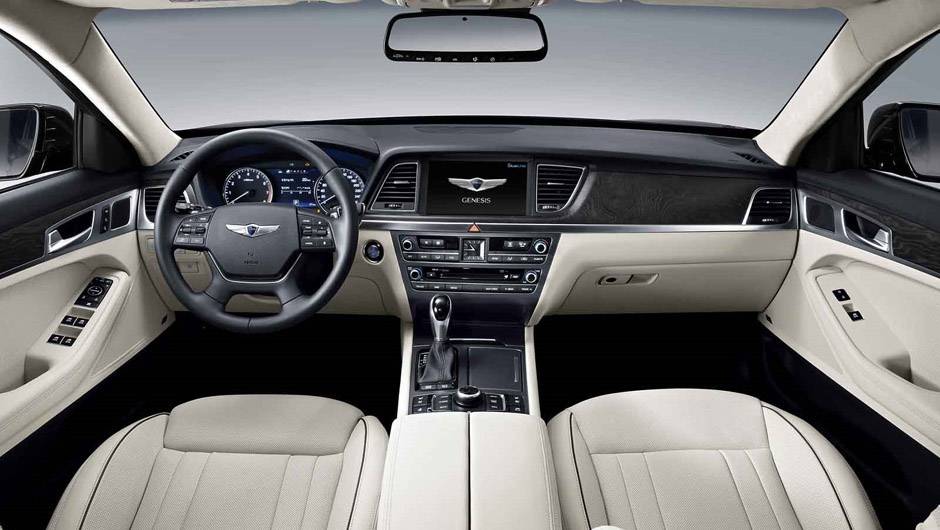 Em todos os casos, a transmiss&atilde;o &eacute; autom&aacute;tica de oito velocidades | <a href="https://quatrorodas.abril.com.br/noticias/fabricantes/hyundai-apresenta-renovado-genesis-761395.shtml" rel="migration">Leia mais</a>
