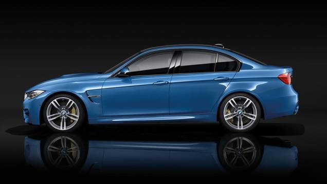 Levemente alargados, os para-lamas abrigam rodas de liga leve aro 18 desenhadas | <a href="https://quatrorodas.abril.com.br/noticias/saloes/detroit-2014/bmw-apresenta-novos-m3-m4-762958.shtml" rel="migration">Leia mais</a> Levemente alargados, os para-lamas abrigam rodas de liga leve aro 18 desenhadas | <a href="https://quatrorodas.abril.com.br/noticias/saloes/detroit-2014/bmw-apresenta-novos-m3-m4-762958.shtml" rel="migration">Leia mais</a>