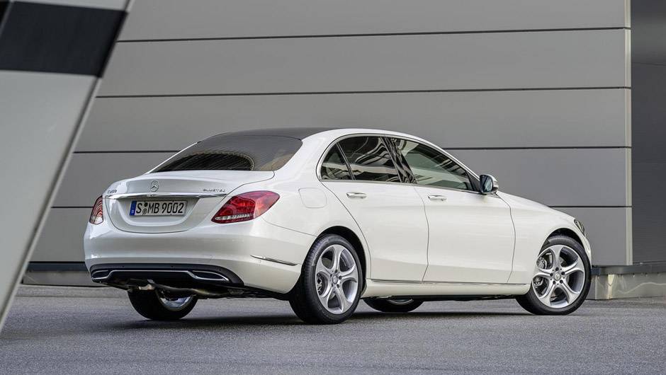 O modelo 2014 do Classe C marca sua transi&ccedil;&atilde;o de sed&atilde; de entrada da Mercedes, posto agora ocupado pelo CLA, para op&ccedil;&atilde;o intermedi&aacute;ria | <a href="https://quatrorodas.abril.com.br/noticias/fabricantes/novo-mercedes-benz-classe-c-chega-ao-brasil-r-138-900-7955" rel="migration"></a>