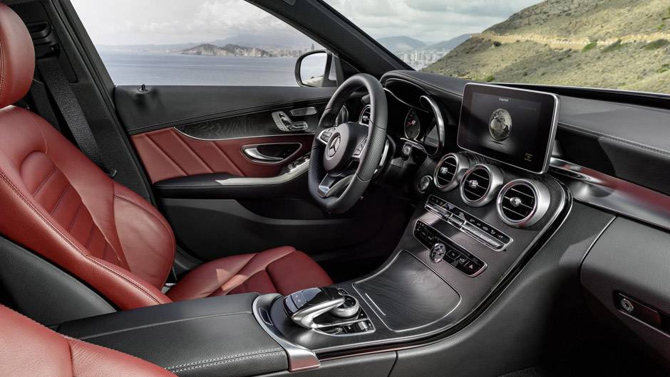 O modelo est&aacute; dispon&iacute;vel no pa&iacute;s em quatro vers&otilde;es: C 180 Avantgarde e C 180 Exclusive por R$ 138.900, C 200 Avantgarde (R$ 154.900) e C 250 Sport (R$ 189.900) | <a href="https://quatrorodas.abril.com.br/noticias/fabricantes/novo-mercedes-benz-classe-c-che" rel="migration"></a>