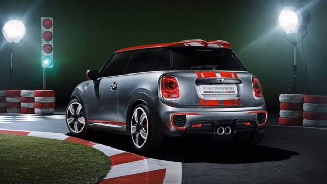 Como se sabe, trata-se de uma variante mais apimentada do hatch | <a href="https://quatrorodas.abril.com.br/noticias/saloes/detroit-2014/mini-mostra-novo-jcw-concept-763480.shtml" rel="migration">Leia mais</a>