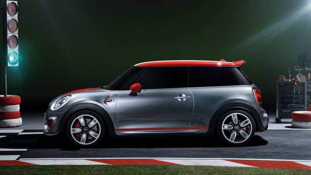 As rodas de liga-leve são de 18 polegadas | <a href="https://quatrorodas.abril.com.br/noticias/saloes/detroit-2014/mini-mostra-novo-jcw-concept-763480.shtml" rel="migration">Leia mais</a>