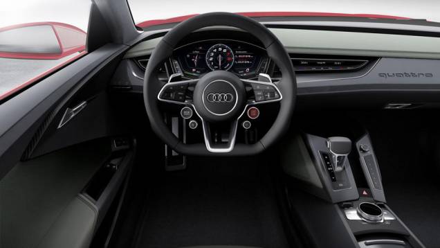 Mesmo com os dados impressionantes de performance, o esportivo apresenta consumo eficiente de combustível, rodando 20 km/l | <a href="https://quatrorodas.abril.com.br/noticias/fabricantes/audi-revela-sport-quattro-laserlight-concept-764934.shtml" rel="migration">Leia mais</a>