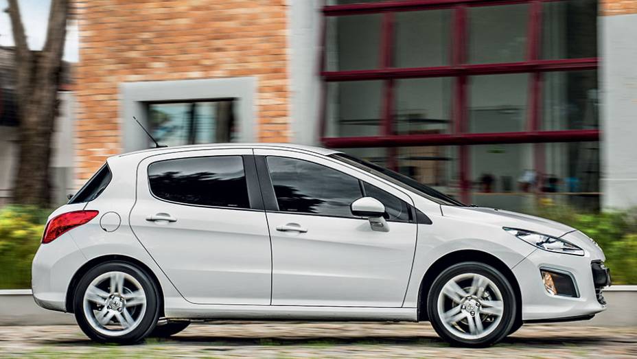 Em 12º lugar aparece o Peugeot 308 Allure - 19,9% | <a href="https://quatrorodas.abril.com.br/reportagens/servicos/tempo-dinheiro-765441.shtml" rel="migration">Leia mais</a>