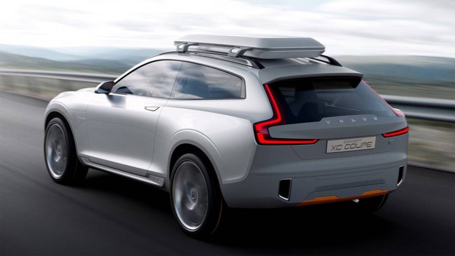 Modelo segue as linhas do Concept Coupe, revelado em setembro do ano passado | <a href="https://quatrorodas.abril.com.br/noticias/saloes/detroit-2014/volvo-revelara-concept-xc-coupe-detroit-767556.shtml" rel="migration">Leia mais</a>