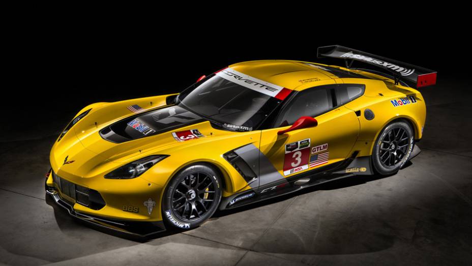 Modelo conta com motor V8 5.5 naturalmente aspirado | <a href="https://quatrorodas.abril.com.br/noticias/saloes/detroit-2014/chevrolet-leva-corvette-c7-r-2014-detroit-769735.shtml" rel="migration">Leia mais</a>