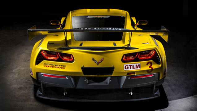 O C7.R 2014 está apto para participar de uma variedade de competições de automobilismo | <a href="https://quatrorodas.abril.com.br/noticias/saloes/detroit-2014/chevrolet-leva-corvette-c7-r-2014-detroit-769735.shtml" rel="migration">Leia mais</a>