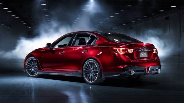 O Q50 Eau Rouge terá motor de 500 cavalos, com cilindros em V | <a href="https://quatrorodas.abril.com.br/noticias/saloes/detroit-2014/infiniti-leva-q50-eau-rouge-ao-salao-detroit-769539.shtml" rel="migration">Leia mais</a>