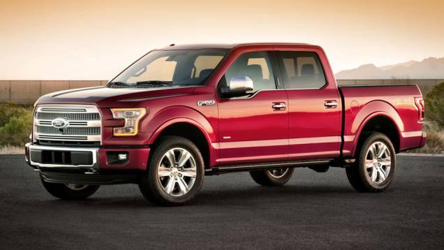 Depois de muitas especulações e informações vazadas, a Ford finalmente apresentou oficialmente a nova geração da F-150 | <a href="https://quatrorodas.abril.com.br/noticias/saloes/detroit-2014/ford-exibe-nova-f-150-769415.shtml" rel="migration">Leia mais</a>