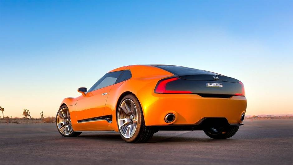 Modelo contar&aacute; com tra&ccedil;&atilde;o traseira e um peso de 1303 kg, com uma distribui&ccedil;&atilde;o 52-48 | <a href="https://quatrorodas.abril.com.br/noticias/saloes/detroit-2014/kia-mostra-gt4-stinger-concept-detroit-770439.shtml" rel="migration">Leia mais</a>