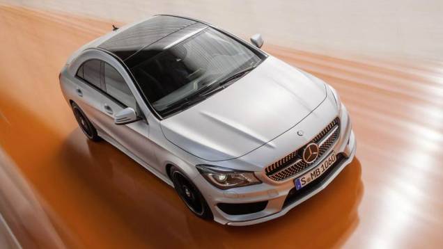 Cheio de linhas ousadas, o carro tem coeficiente aerodinâmico de apenas 0,23 | <a href="https://quatrorodas.abril.com.br/saloes/detroit/2013/mercedes-benz-cla-730475.shtml" rel="migration">Leia mais</a>