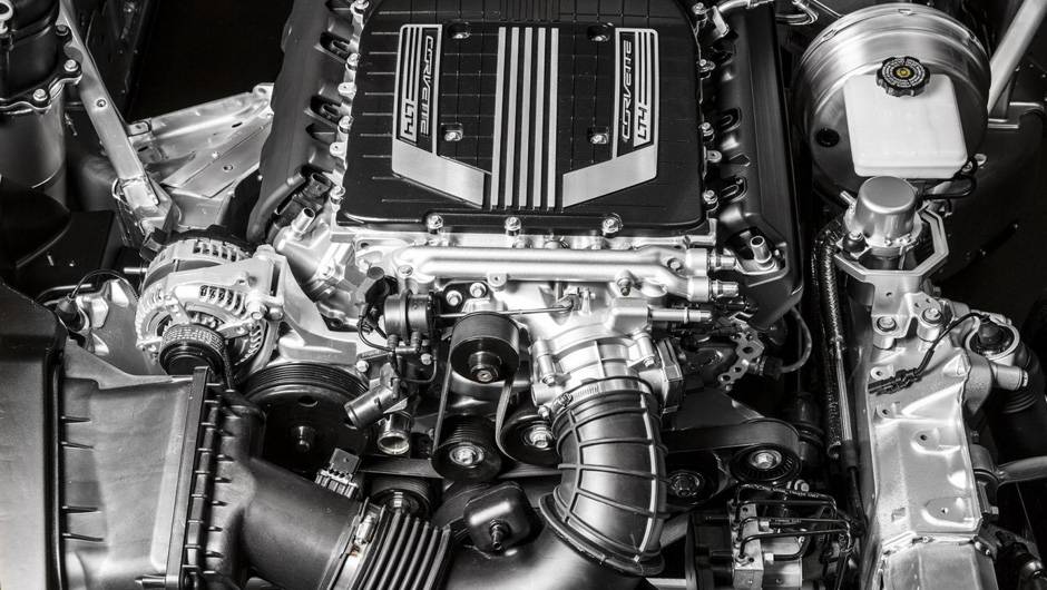 O modelo chegar&aacute; ao mercado no in&iacute;cio de 2015 e contar&aacute; com um in&eacute;dito motor 6.2 V8 sobrealimentado com intercooler | <a href="https://quatrorodas.abril.com.br/noticias/saloes/detroit-2014/gm-oficializa-chevrolet-corvette-z06-2015-769655.shtml" rel="migration"></a>