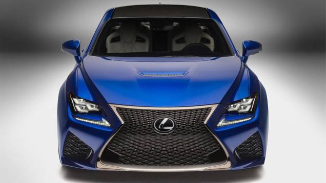 Com isso, o modelo acelera de 0 a 96 km/h em 4,6 segundos, atingindo a velocidade máxima de 270 km/h | <a href="https://quatrorodas.abril.com.br/noticias/saloes/detroit-2014/lexus-expoe-rc-f-detroit-770421.shtml" rel="migration">Leia mais</a>