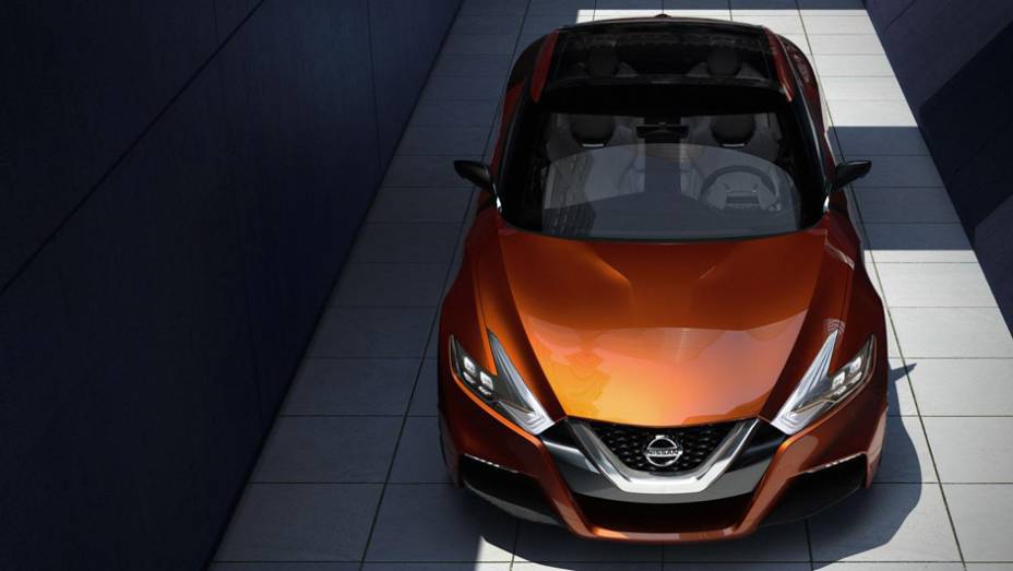 Dotado de grade dianteira "V-Motion" cromada, o Sports Sedan concept também apresenta faróis no formato de bumerangue, de LED, enquanto as rodas são de 21 polegadas | <a href="http://quatrorodas.abril.com.br/noticias/saloes/detroit-2014/nissan-revela-spor" rel="migration"></a>
