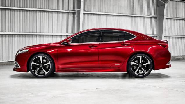 De acordo com a marca, o TLX Prototype mescla refinamento com o atleticismo de um esportivo | <a href="https://quatrorodas.abril.com.br/noticias/saloes/detroit-2014/acura-apresenta-tlx-prototype-770463.shtml" rel="migration">Leia mais</a>