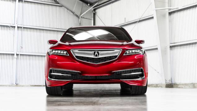 A versão de produção do TLX terá duas opções de motorização: 2.4 de quatro cilindros e 3.5 V6 | <a href="https://quatrorodas.abril.com.br/noticias/saloes/detroit-2014/acura-apresenta-tlx-prototype-770463.shtml" rel="migration">Leia mais</a>