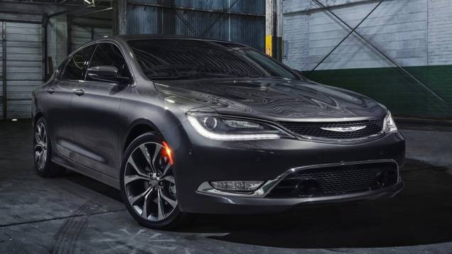 Novo Chrysler 200 faz sua estreia em Detroit | <a href="http://quatrorodas.abril.com.br/noticias/saloes/detroit-2014/novo-chrysler-200-faz-sua-estreia-detroit-768496.shtml" rel="migration">Leia mais</a>