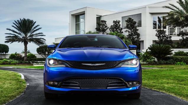 Sem previsão exata para chegar ao mercado, o Chrysler 200 custará a partir de US$ 21.700 | <a href="http://quatrorodas.abril.com.br/noticias/saloes/detroit-2014/novo-chrysler-200-faz-sua-estreia-detroit-768496.shtml" rel="migration">Leia mais</a>