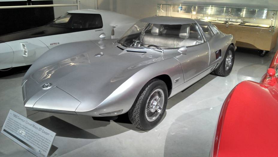 O exótico Corvair Monza GT Concept foi apresentado pela primeira vez no Salão de Nova York de 1963; como se nota, ele inspirou o design do Corvette lançado em 1968 | <a href="https://quatrorodas.abril.com.br/reportagens/classicos/visitamos-gm-heritage-cent" rel="migration"></a>
