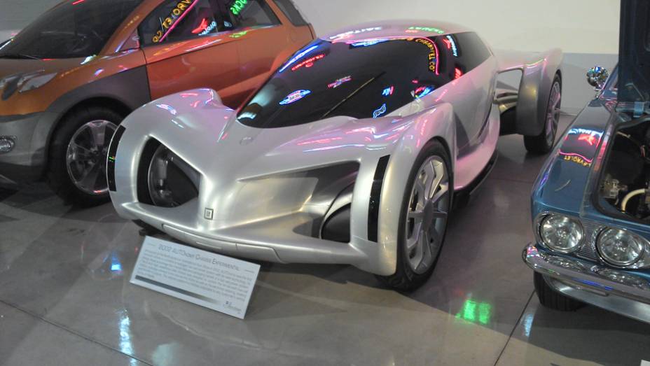 O 2002 AUTOnomy Concept foi um estudo de carro movido a célula de combustível, apostando no sucesso do hidrogênio no futuro | <a href="https://quatrorodas.abril.com.br/reportagens/classicos/visitamos-gm-heritage-center-771490.shtml" rel="migration">Leia mais</a>