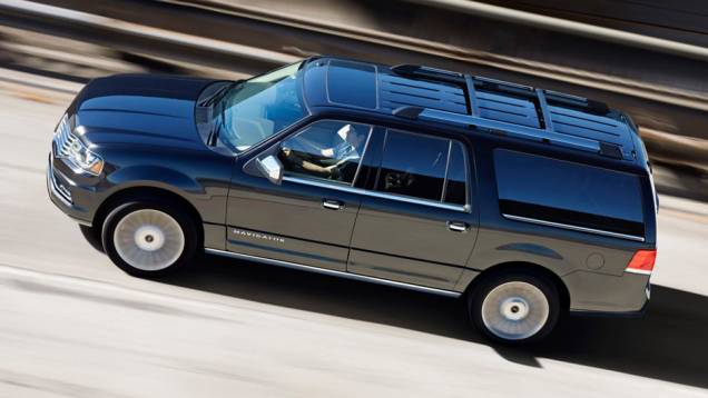 Com o objetivo de rivalizar com o Cadillac Escalade, o utilitário será apresentado ao público em fevereiro | <a href="https://quatrorodas.abril.com.br/noticias/fabricantes/lincoln-revela-facelift-navigator-771202.shtml" rel="migration">Leia mais</a> Com o objetivo de rivalizar com o Cadillac Escalade, o utilitário será apresentado ao público em fevereiro | <a href="https://quatrorodas.abril.com.br/noticias/fabricantes/lincoln-revela-facelift-navigator-771202.shtml" rel="migration">Leia mais</a>
