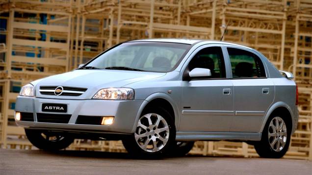 Fechando a lista, Chevrolet Astra | <a href="http://quatrorodas.abril.com.br/noticias/mercado/carros-seminovos-mais-buscados-ofertados-online-2013-772030.shtml" target="_blank" rel="migration">Leia mais</a>