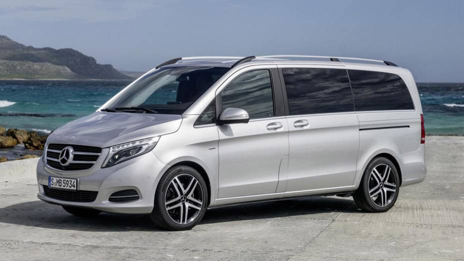 Ela adota perfil refinado interna e externamente | <a href="https://quatrorodas.abril.com.br/noticias/fabricantes/mercedes-benz-apresenta-novo-classe-v-772029.shtml" rel="migration">Leia mais</a>