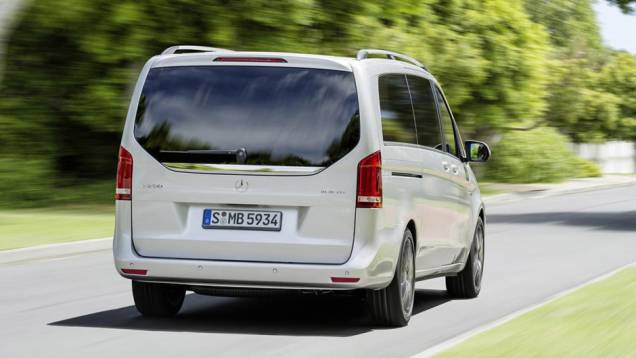 Há três versões de motorização | <a href="https://quatrorodas.abril.com.br/noticias/fabricantes/mercedes-benz-apresenta-novo-classe-v-772029.shtml" rel="migration">Leia mais</a> Há três versões de motorização | <a href="https://quatrorodas.abril.com.br/noticias/fabricantes/mercedes-benz-apresenta-novo-classe-v-772029.shtml" rel="migration">Leia mais</a>